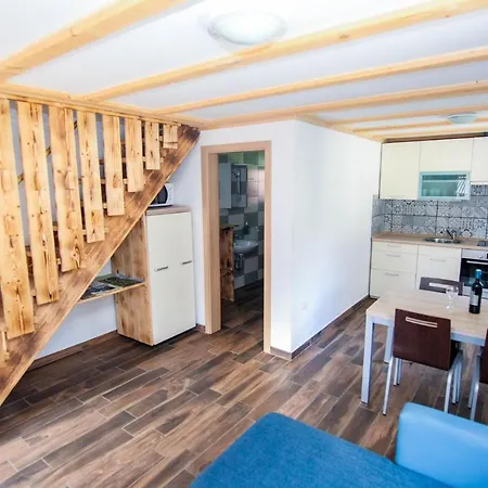 Apartmaji Pri Kozmavo - Little House Appartement *
