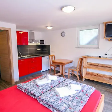 Apartmaji Pri Kozmavo - Little House Apartament