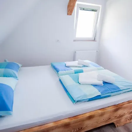 Апартаменты Apartmaji Pri Kozmavo - Little House