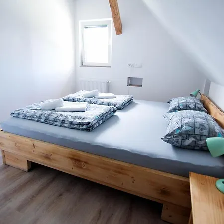 Apartmaji Pri Kozmavo - Little House Apartament *