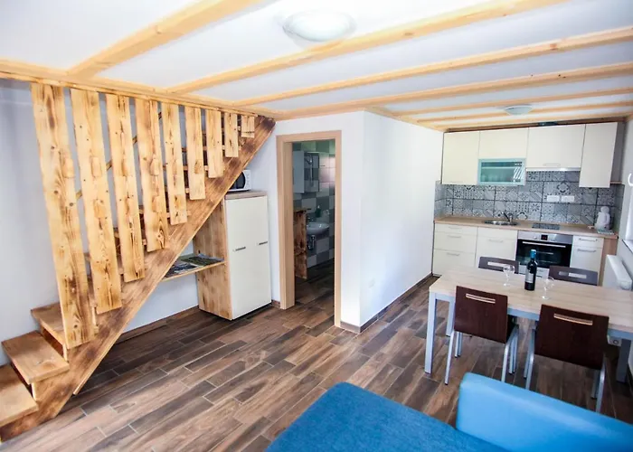 Apartmaji Pri Kozmavo - Little House Daire *