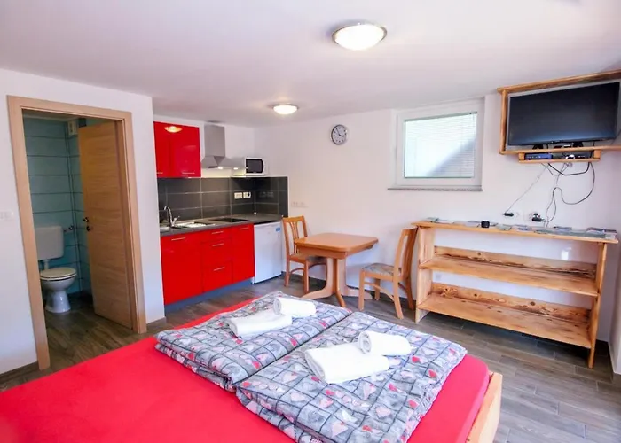 Apartmaji Pri Kozmavo - Little House Daire