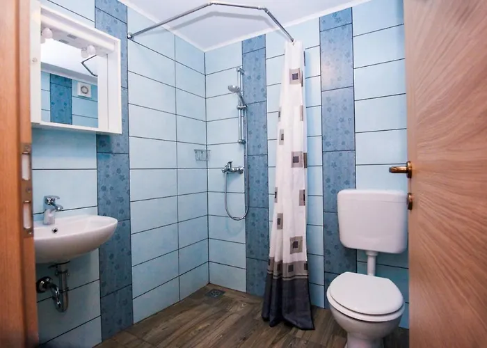 Apartmaji Pri Kozmavo - Little House Daire *